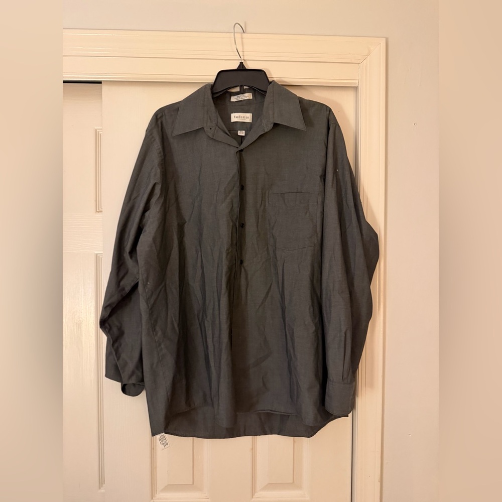 Van Heusen Charcoal Button-Up Shirt